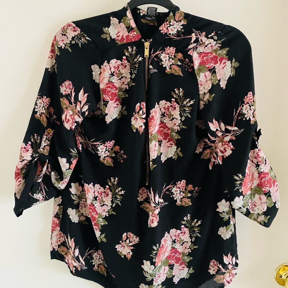 Rue21 women’s black blouse